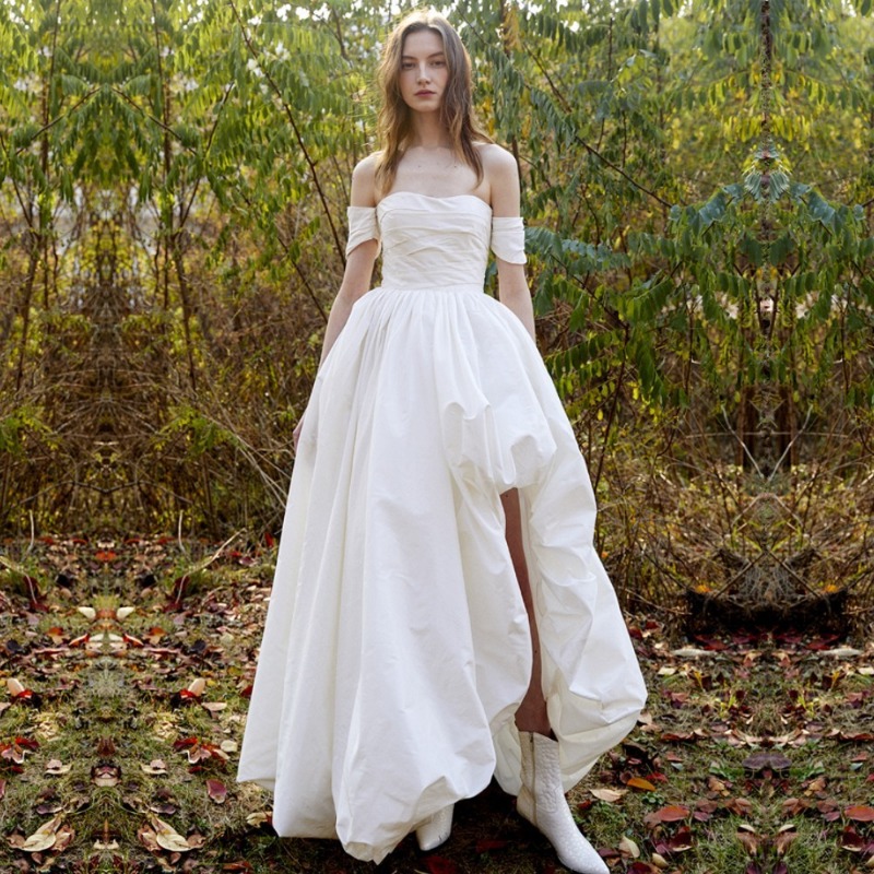 Photography Natural Lighting - Robe de mariée simple à une