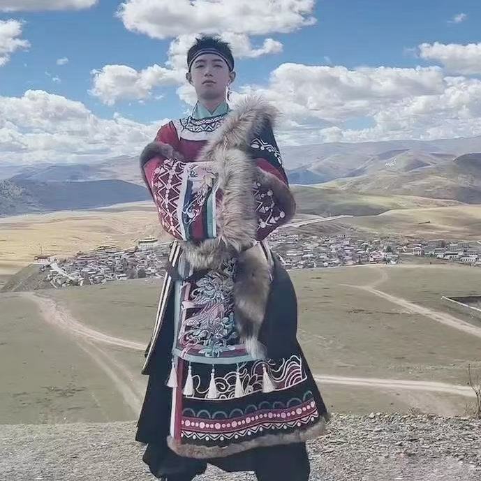 Robe tibétaine brodée classiqu - Photography Of A Man avis et prix